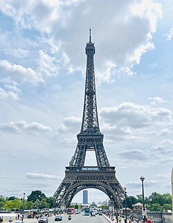 Photo_of_the_Eiffel_Tower_taken_with_an_iPhone_13_Pro.jpg